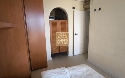 Precioso y acogedor apartamento con vistas panorámicas al mar y las montañas.